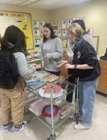 French Honor Society Holds Bake Sale