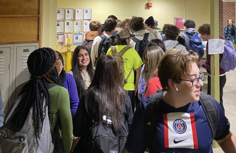 Oakmont students line up for the busy, yet gratifying, Four Corners Bagel Bar.