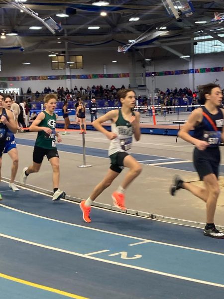 Tyler Renda runs the Boys 1 mile (Maria Renda)