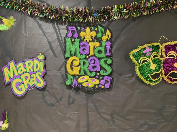 Oakmont SHF Gets Ready To Wish You A Happy Mardi Gras!