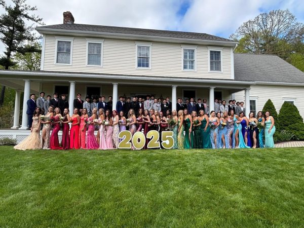 Seniors take photos prior to prom.