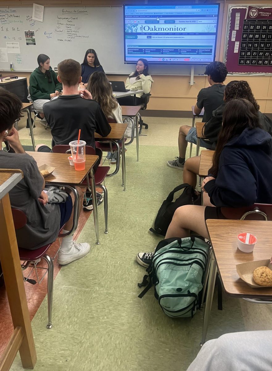 Oakmonitor Club Holds End of Year Meeting