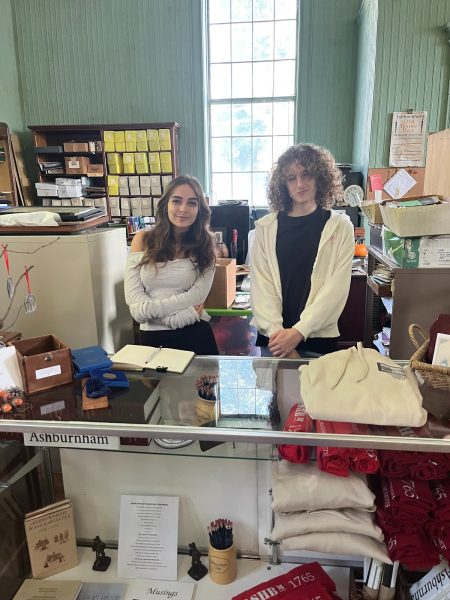 Oakmont students volunteering with the help of LocalHands. 