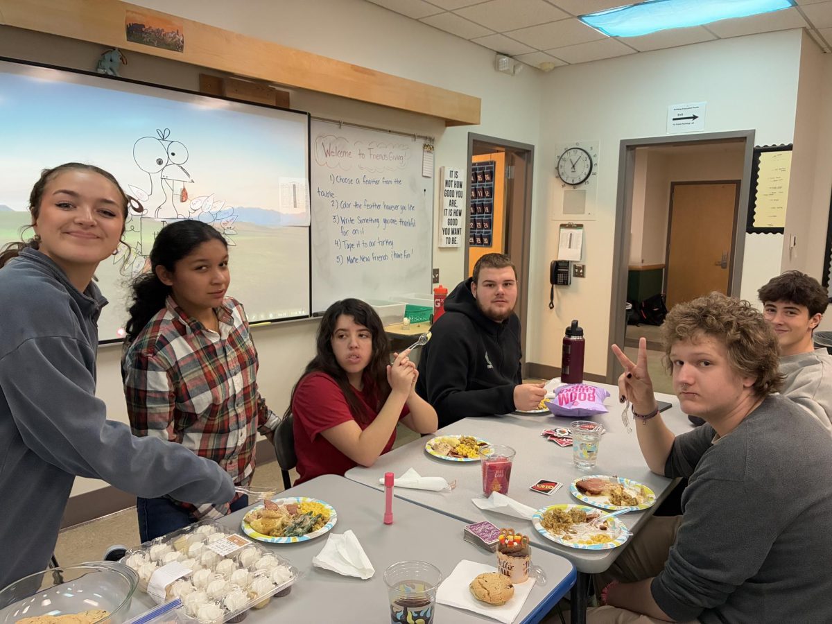 Best Buddies members enjoying some delicious Thanksgiving classics!