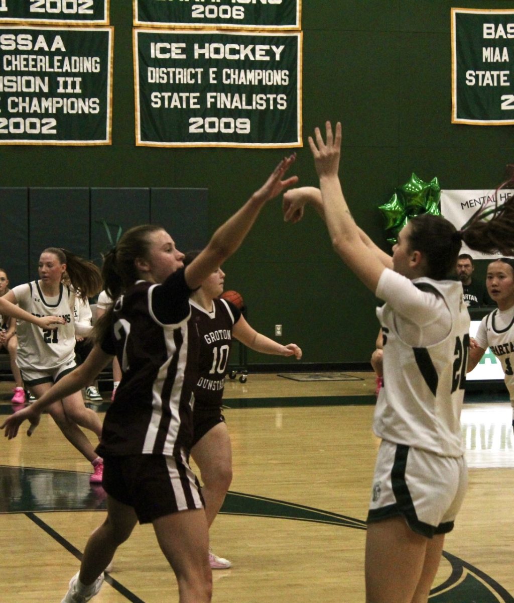 Spartan shoots over defender. 